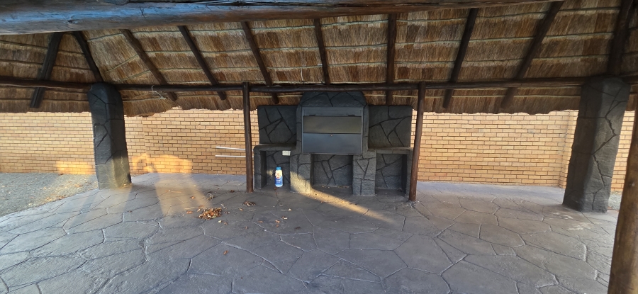 5 Bedroom Property for Sale in Roylglen Gardens Northern Cape